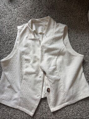 SHEIN Cream Textured Sleeveless Button-Front Vest - Women Tops